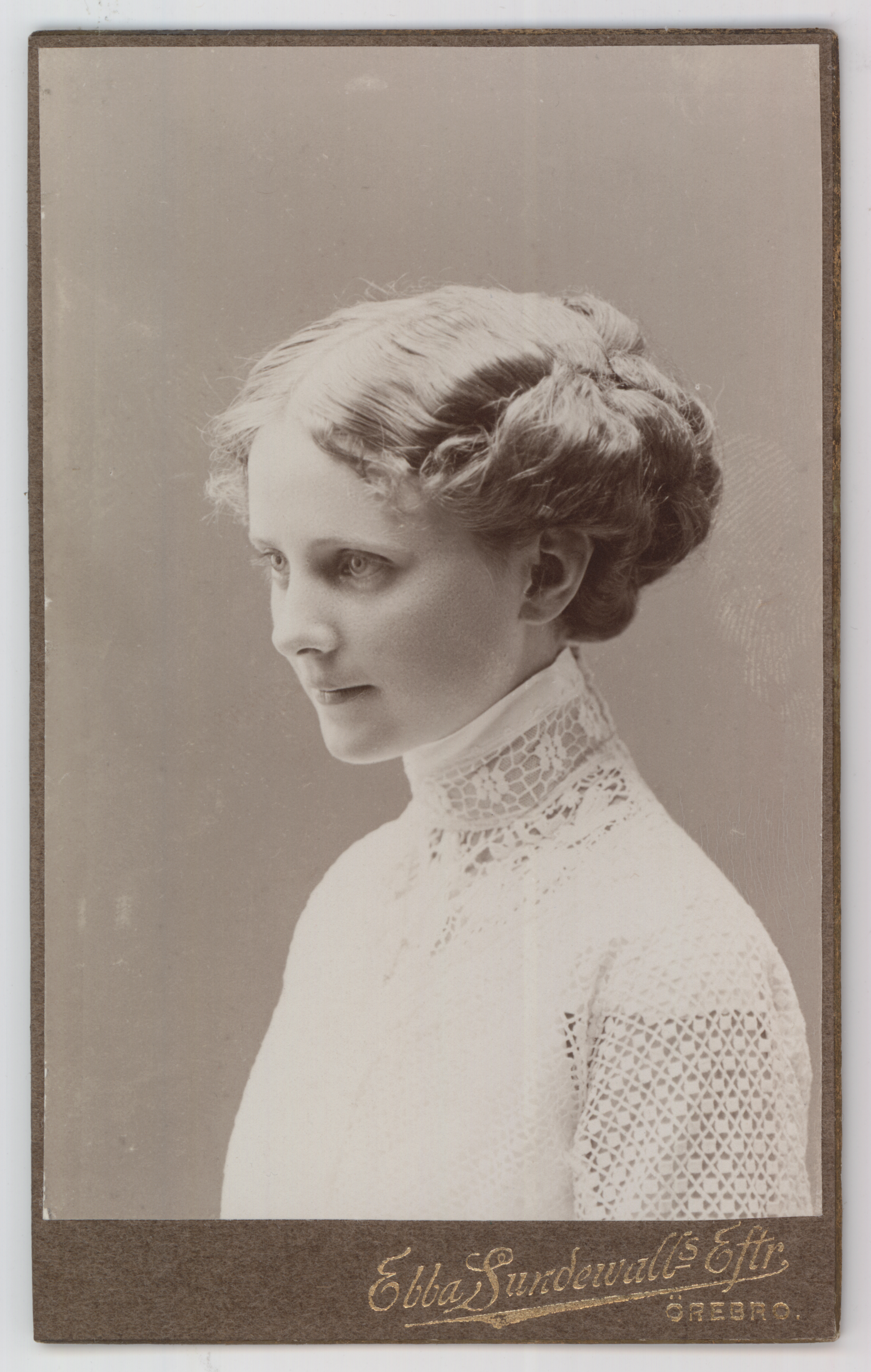 Porträtt av ung kvinna.